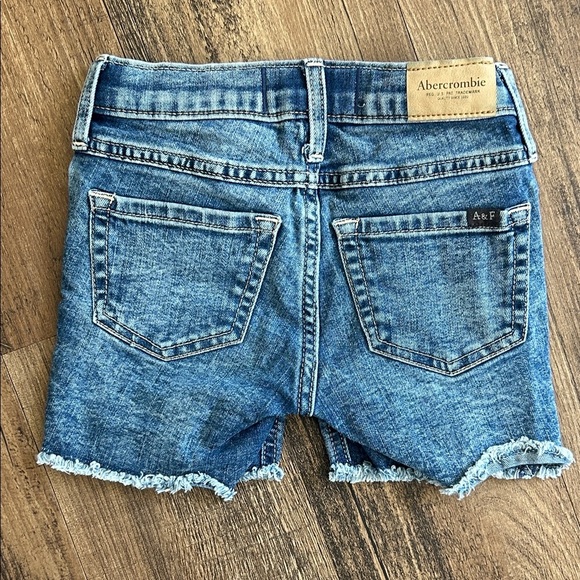 Abercrombie & Fitch Girl’s Ripped Blue Jean Shorts - Picture 3 of 4